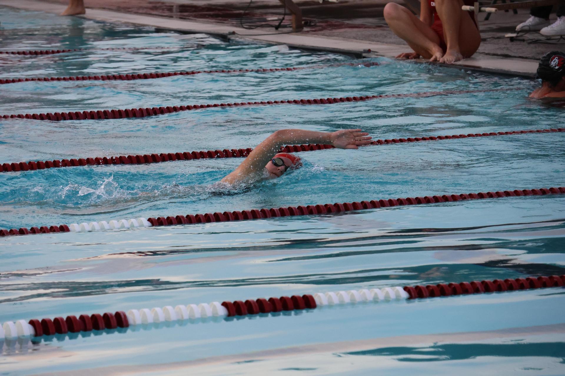 girls swimmers competing in the 400 free relay