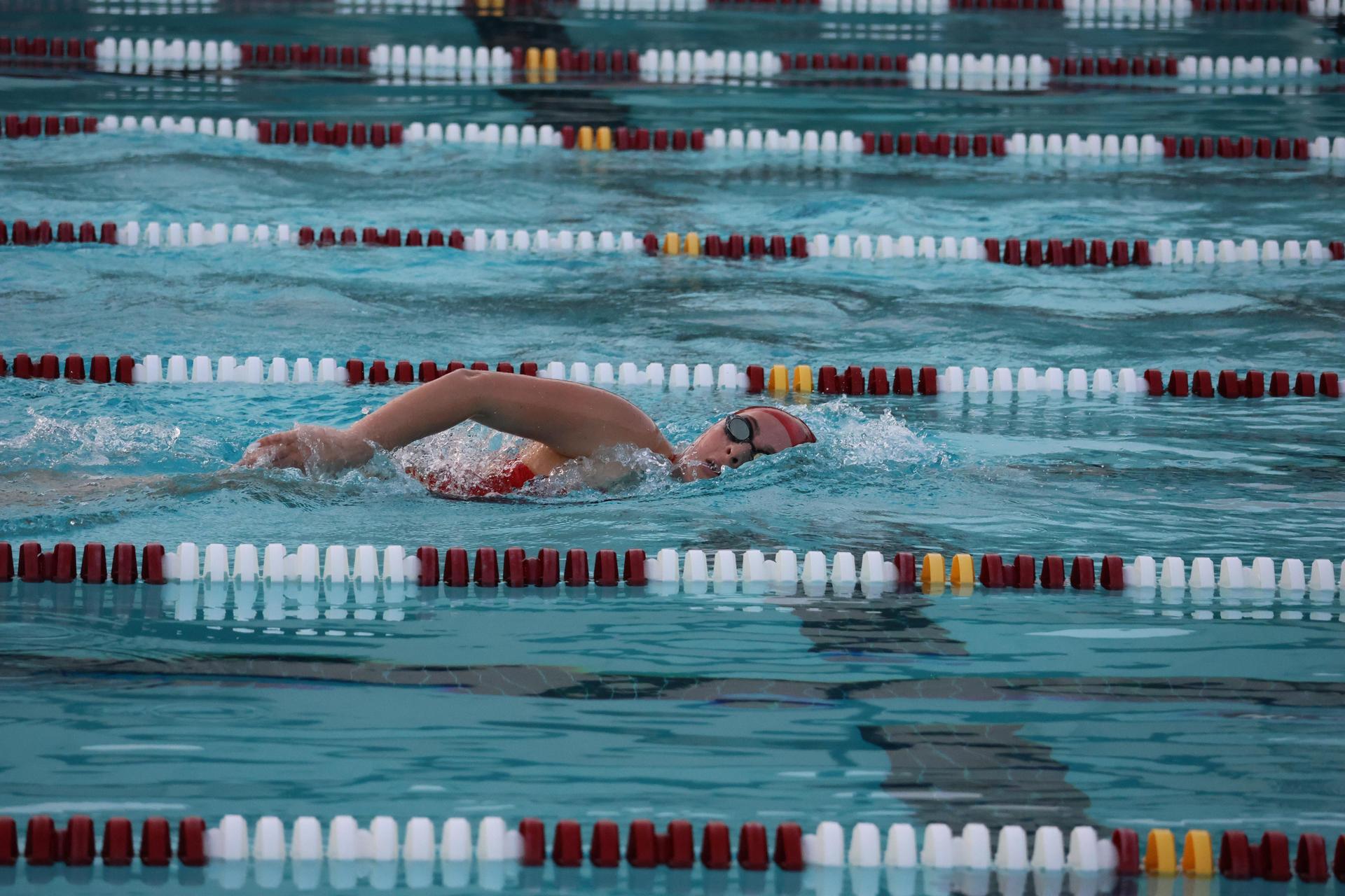 girls swimmers competing in the 400 free relay