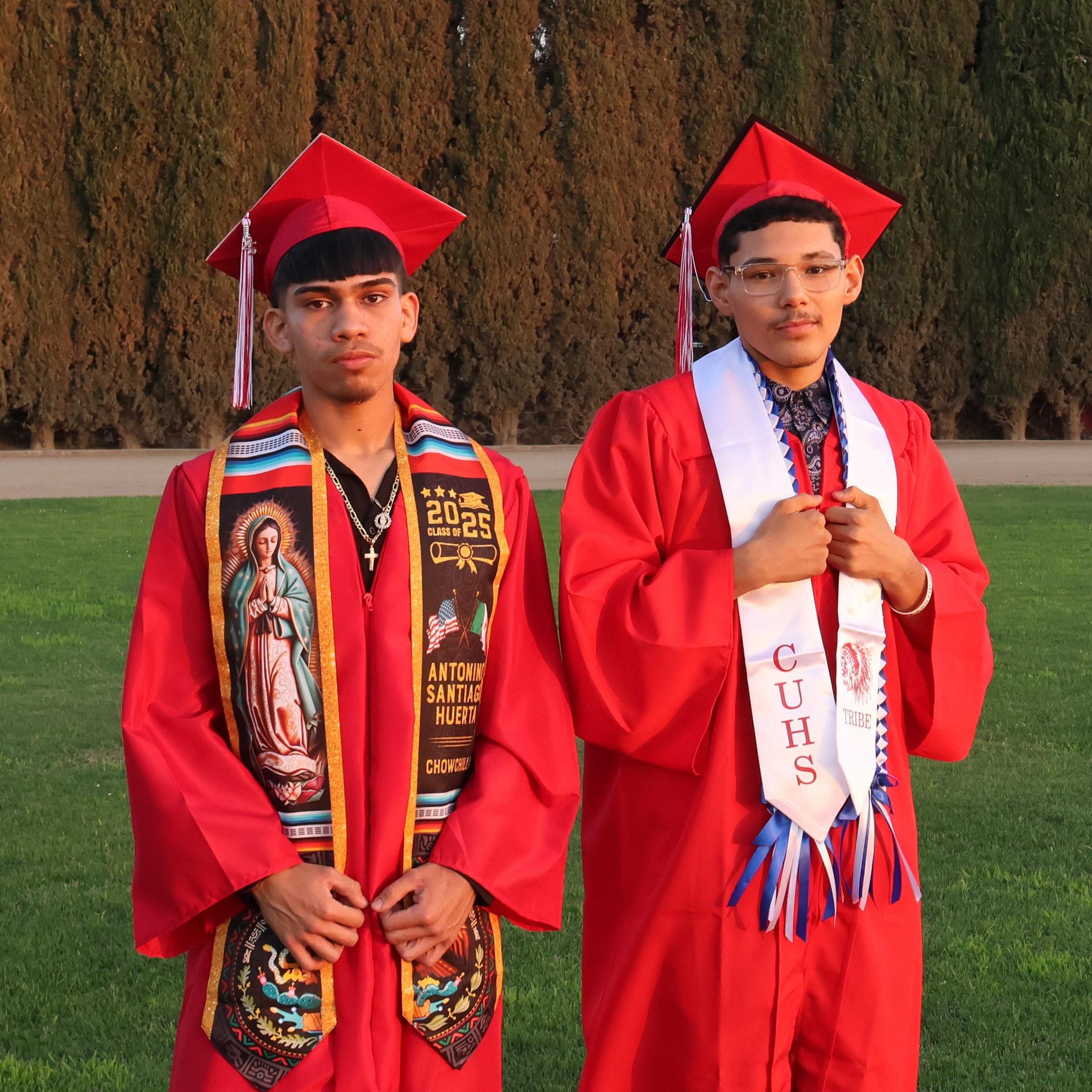 seniors posing together before walking in to graduation