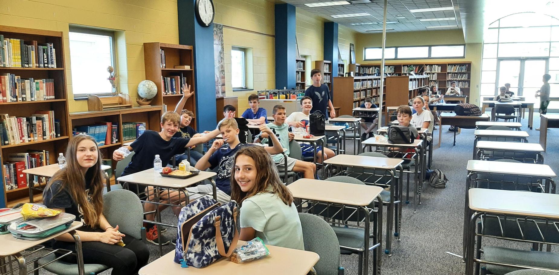students eating lunch