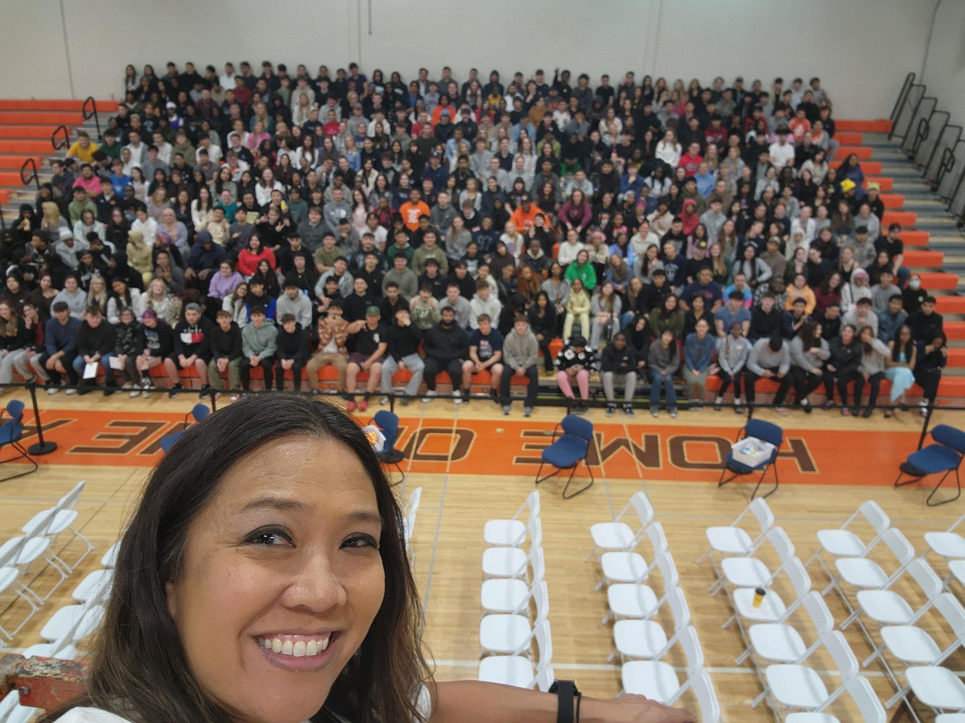 Ms Pelini poses for a selfie with the entire graduating Class of 2025