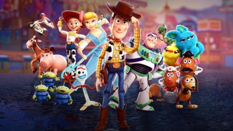 Fall movie night/ Noche de pelicula Thumbnail Image