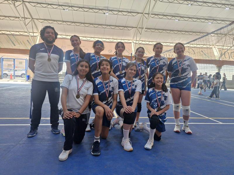 Felicitamos a nuestro equipo mixto de Volleyball Featured Photo