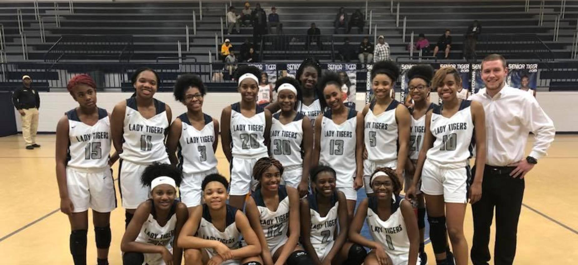lady tigers basketball group shot