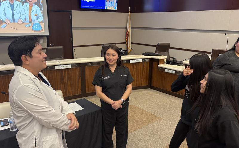 Dr. Kevin Tran and Dr. Evangelina Gonzalez speak to students about their time in school and the potential of the Hippocrates Circle program.