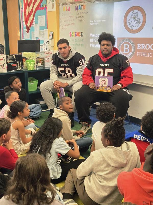 Eugenio Alves and Nazayiah Durvegil reading to our Gators