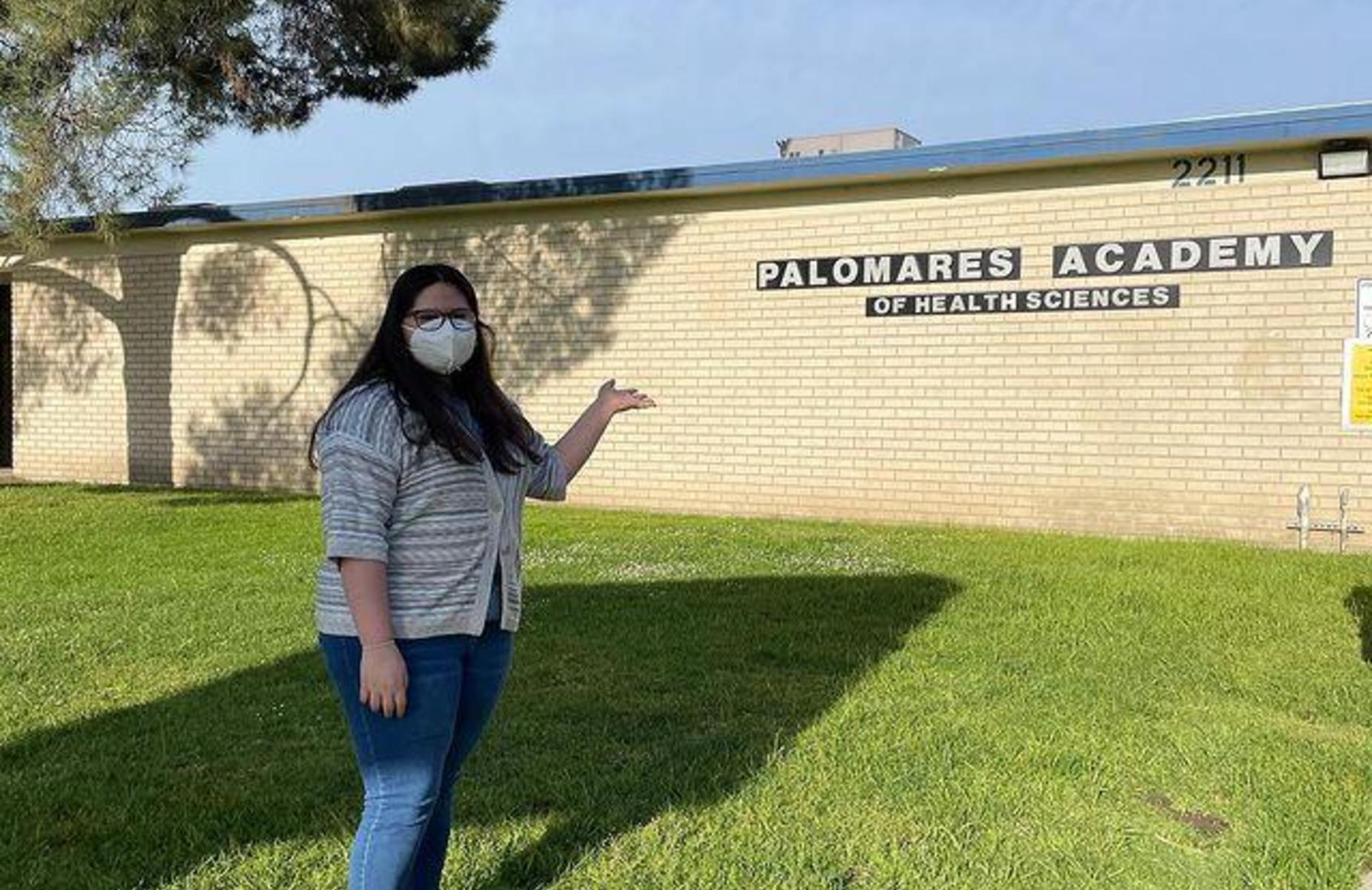 We are #proud along with Principal, Dr. Ramos-Beal of our Palomares Academy Scholars! Students volunteered their time to support the East Valley Community Center during the most recent vaccine drive! #Proud2bepusd @ktlaweekendam @nafcareeracads #befutureready #gopanthersgo