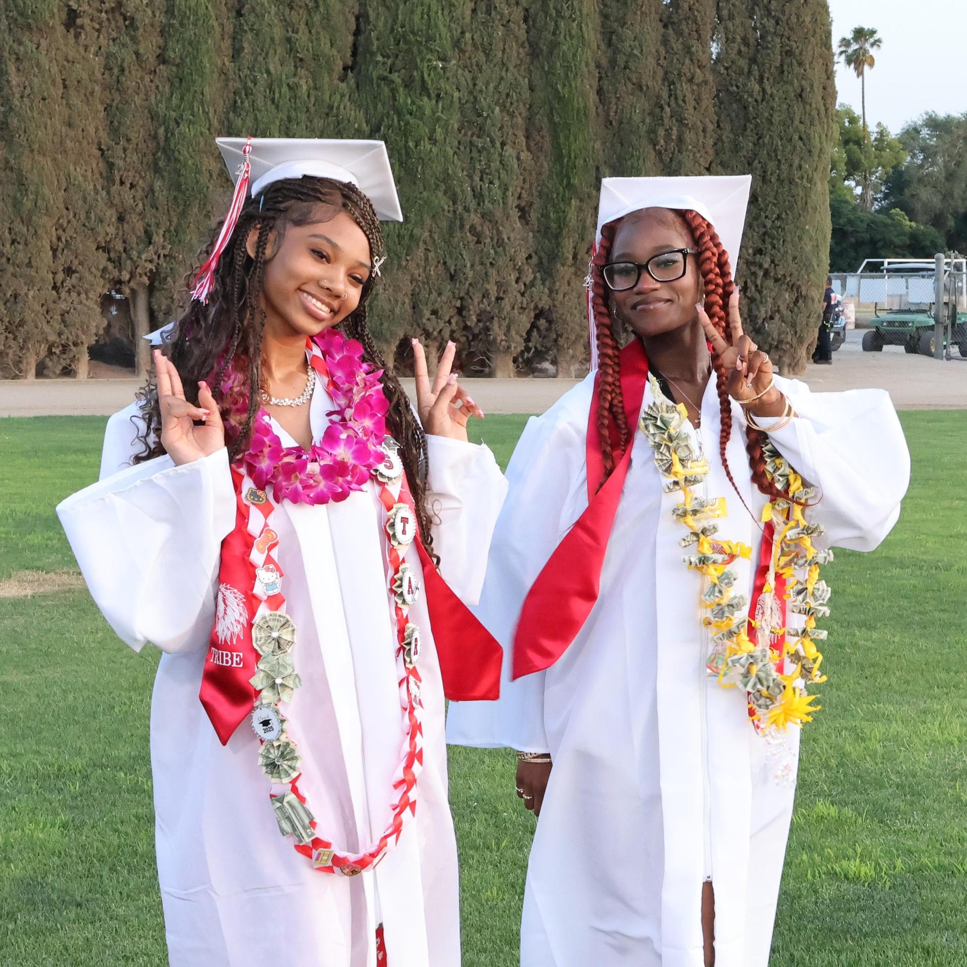 seniors posing together before walking in to graduation