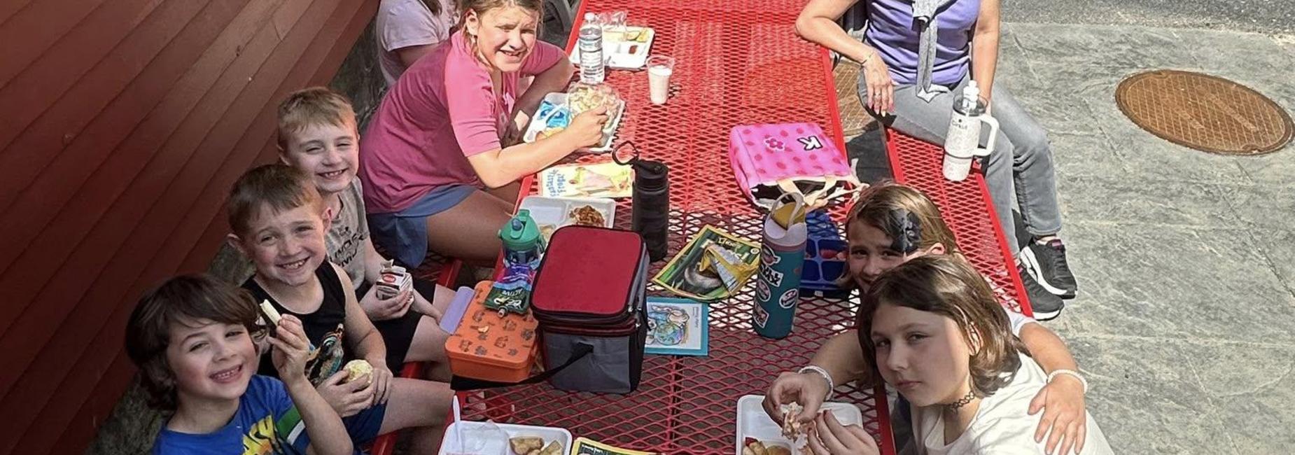 Students eat lunch