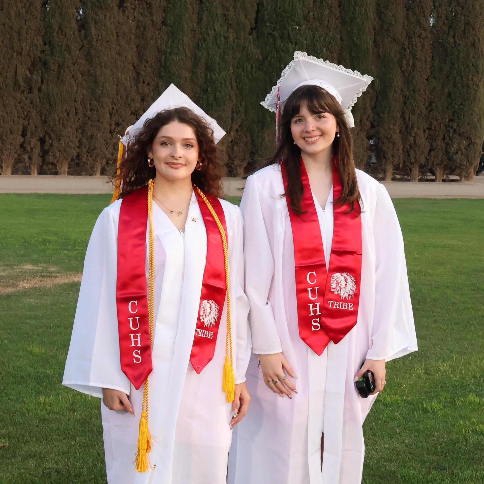 seniors posing together before walking in to graduation