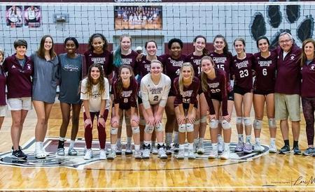 varsity volleball team headed to the elite 8