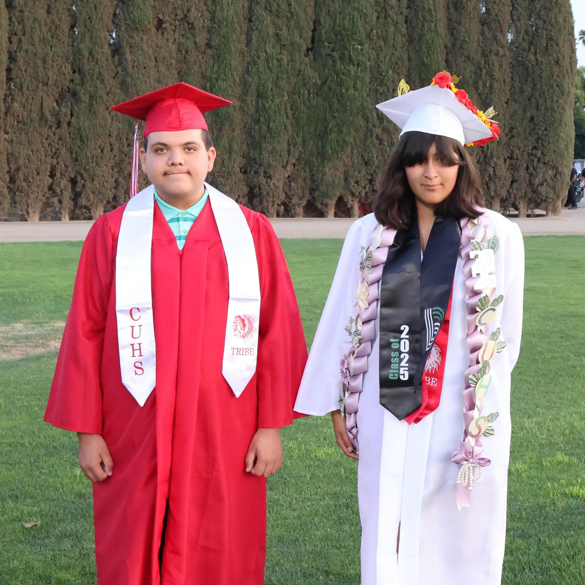 seniors posing together before walking in to graduation