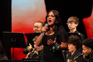 A vocalist joins the jazz band