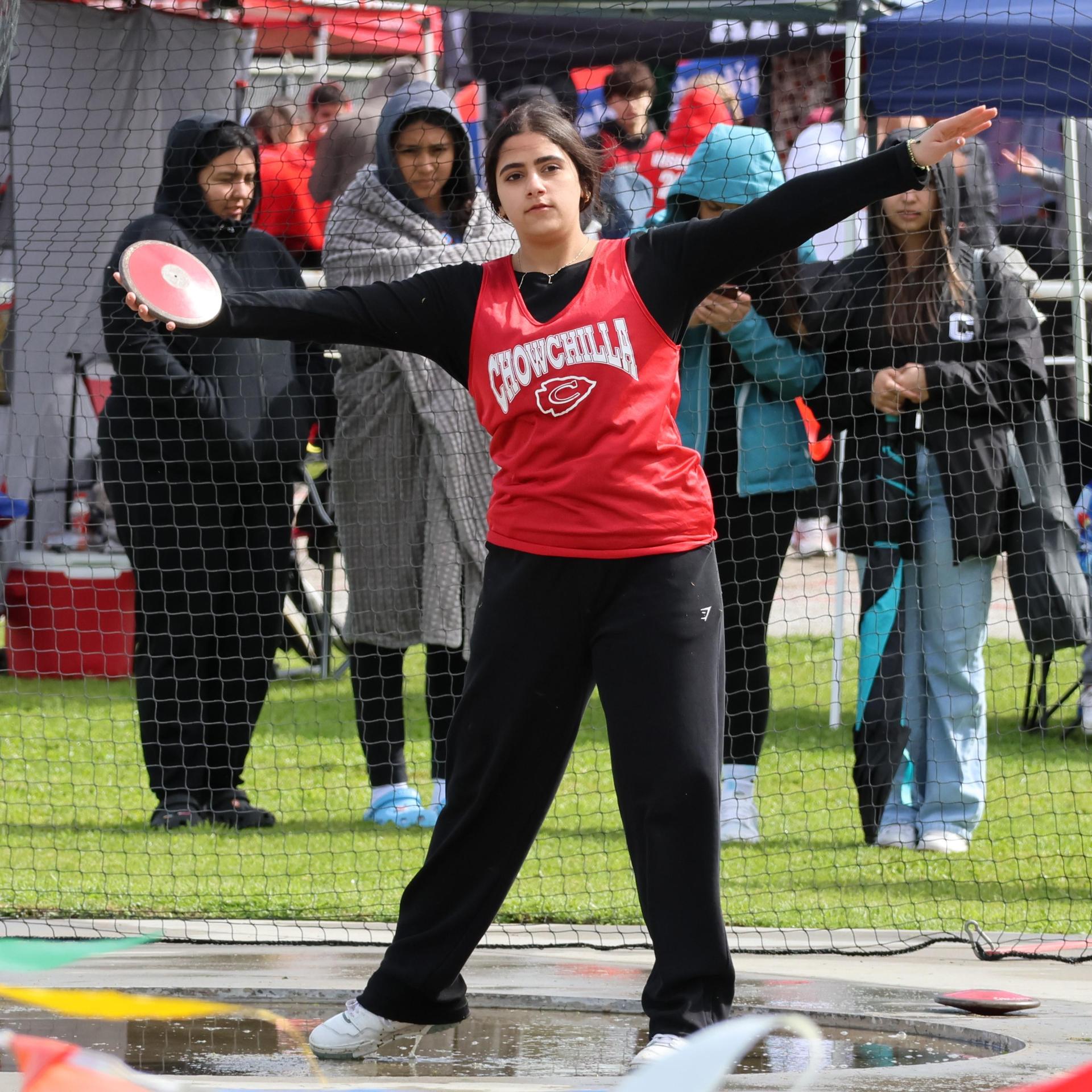 girls throwing the discus