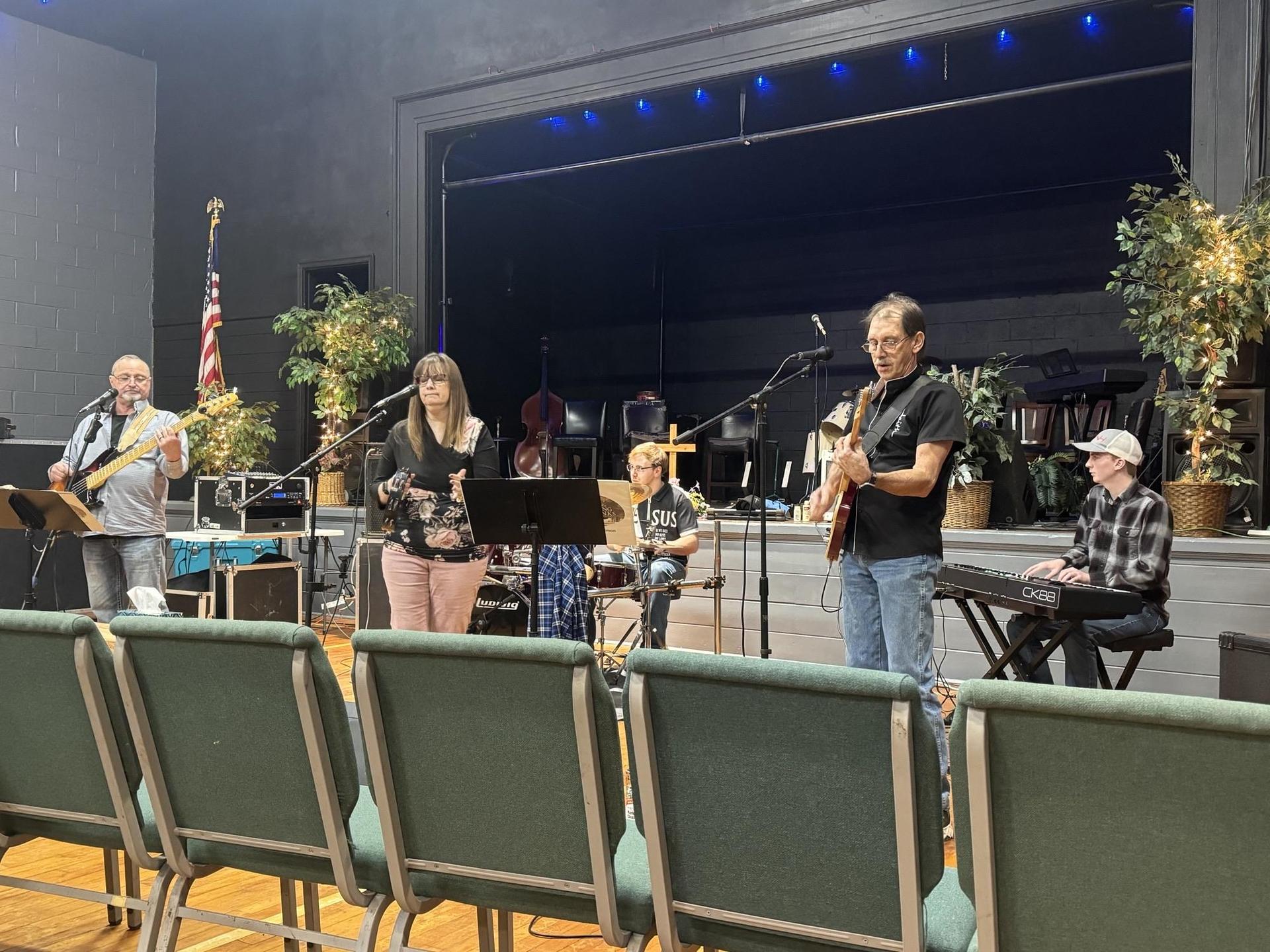 An image of Mrs. Allmon singing with The Giving Thanks Band.