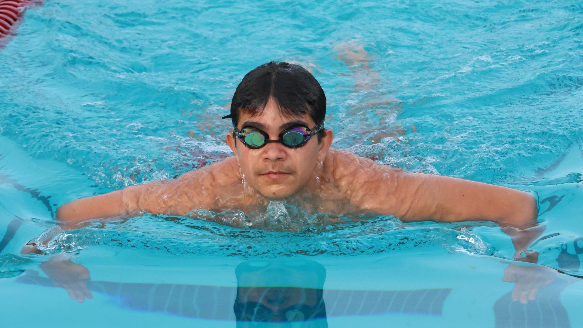 Jordan Vandenack swimming