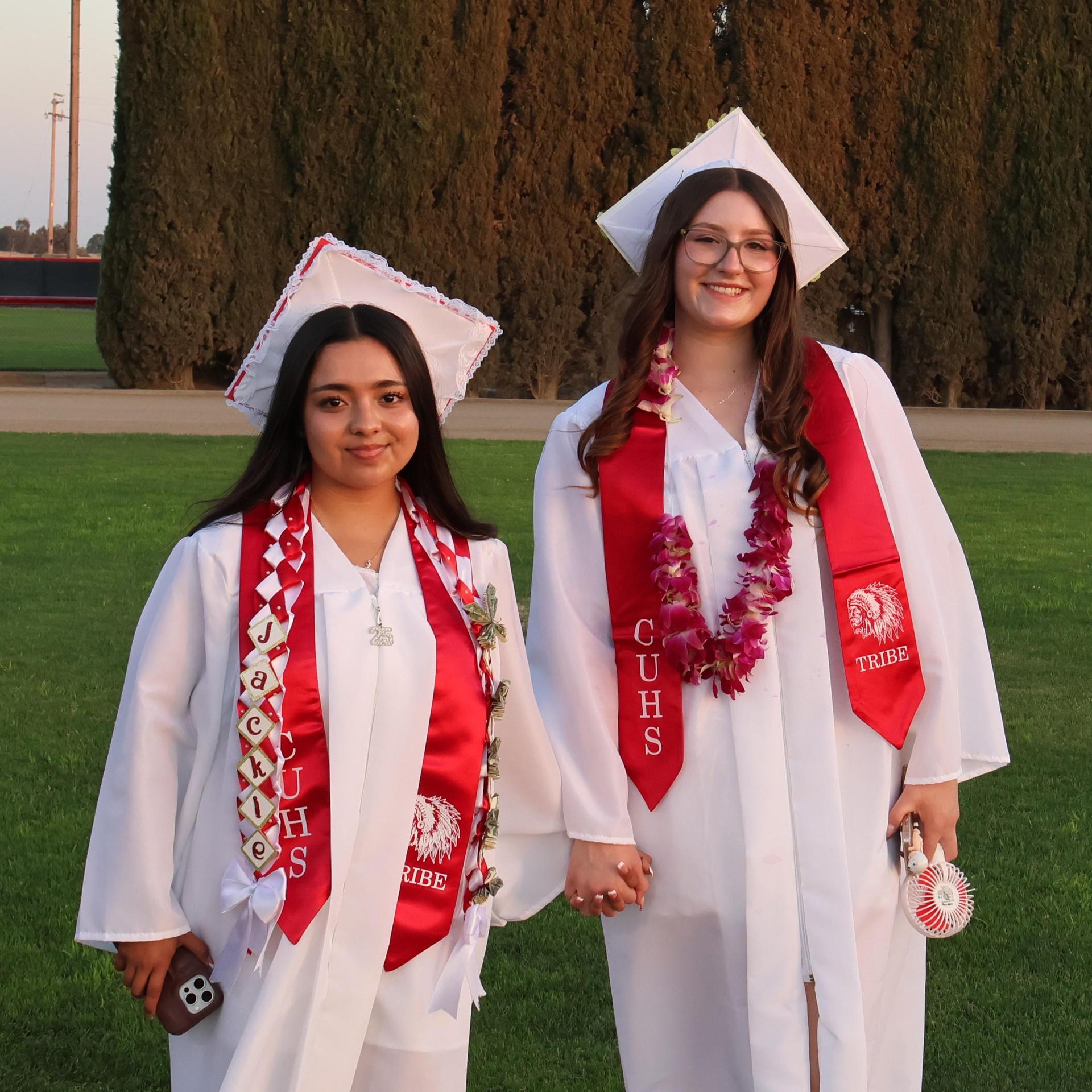 seniors posing together before walking in to graduation