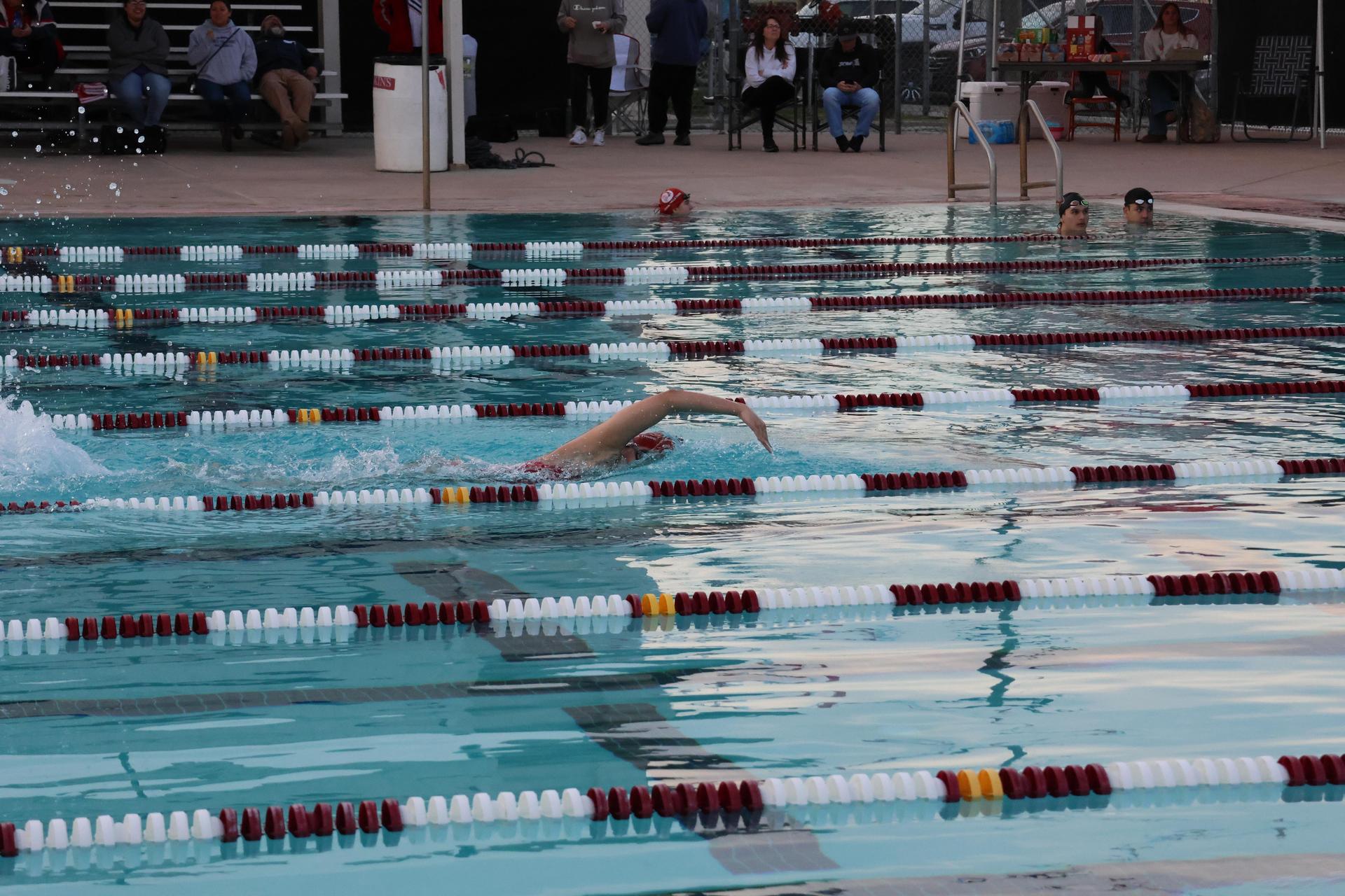 girls swimmers competing in the 400 free relay
