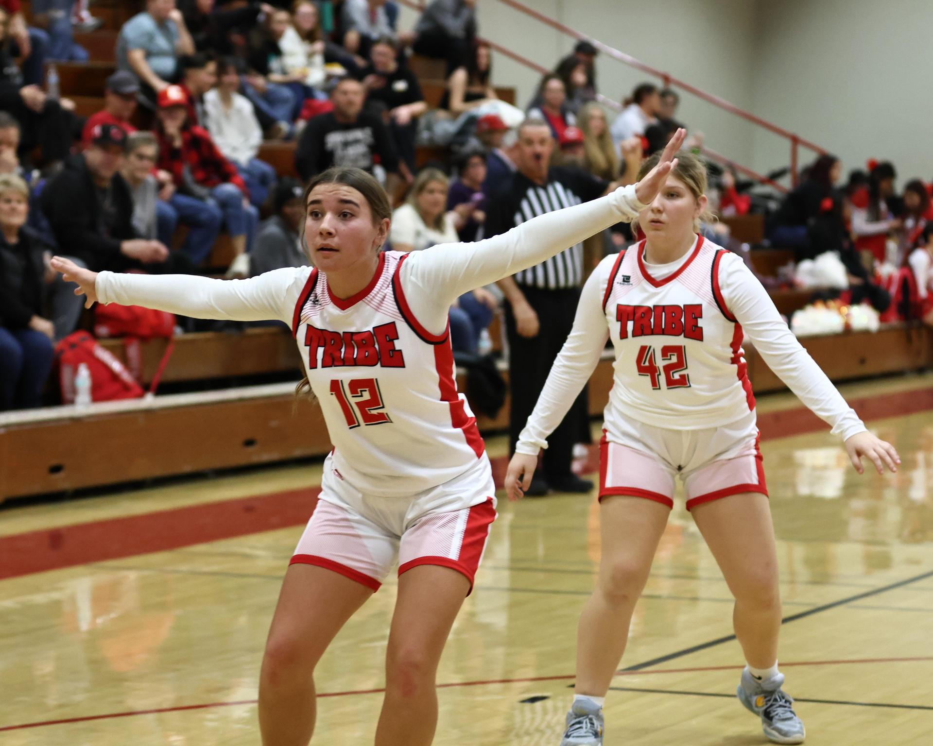 varsity girls playing against yosemite