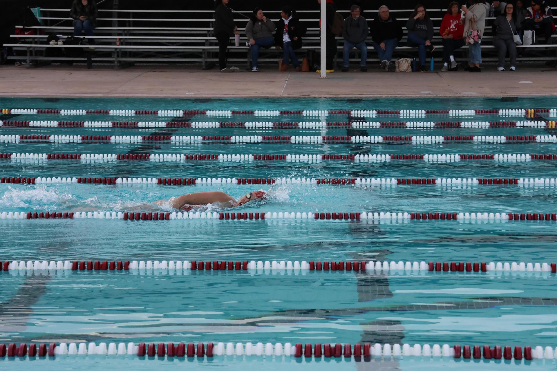 girls swimmers competing in the 400 free relay