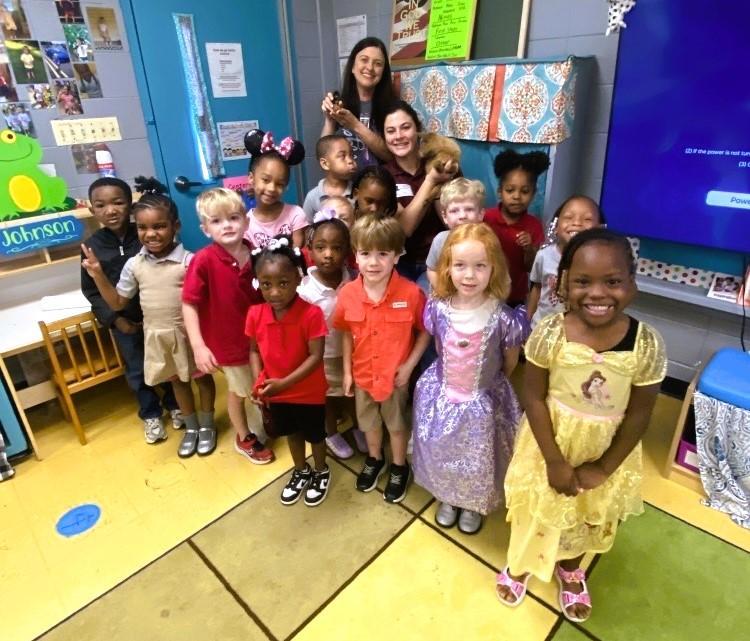 Northeast Elementary Pre-K Students and MSU Extension Service Representative