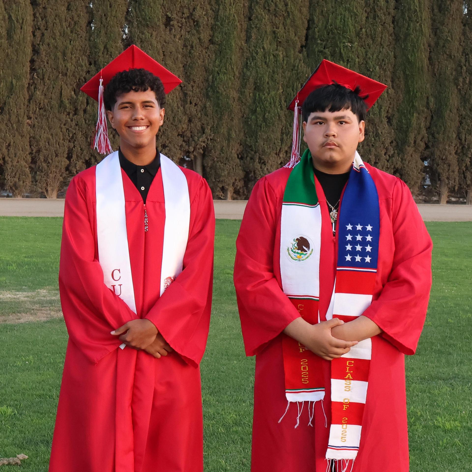 seniors posing together before walking in to graduation
