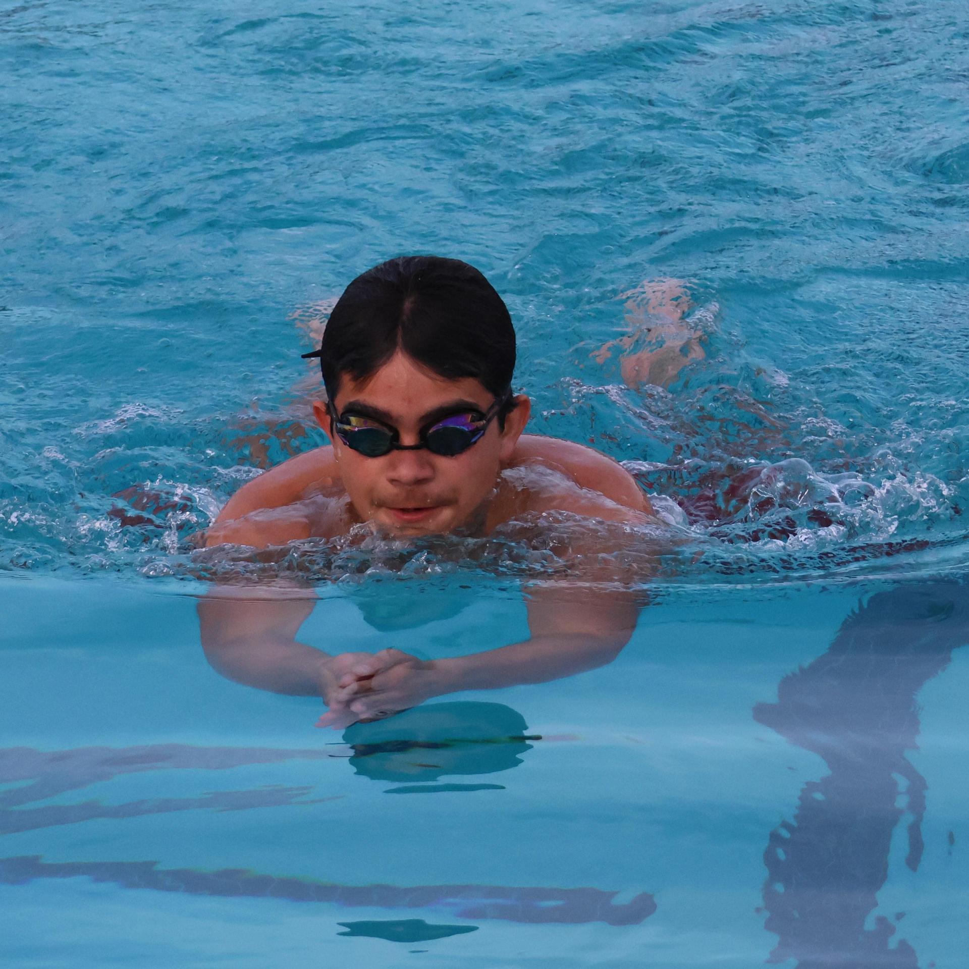 Jordan Vandenack swimming