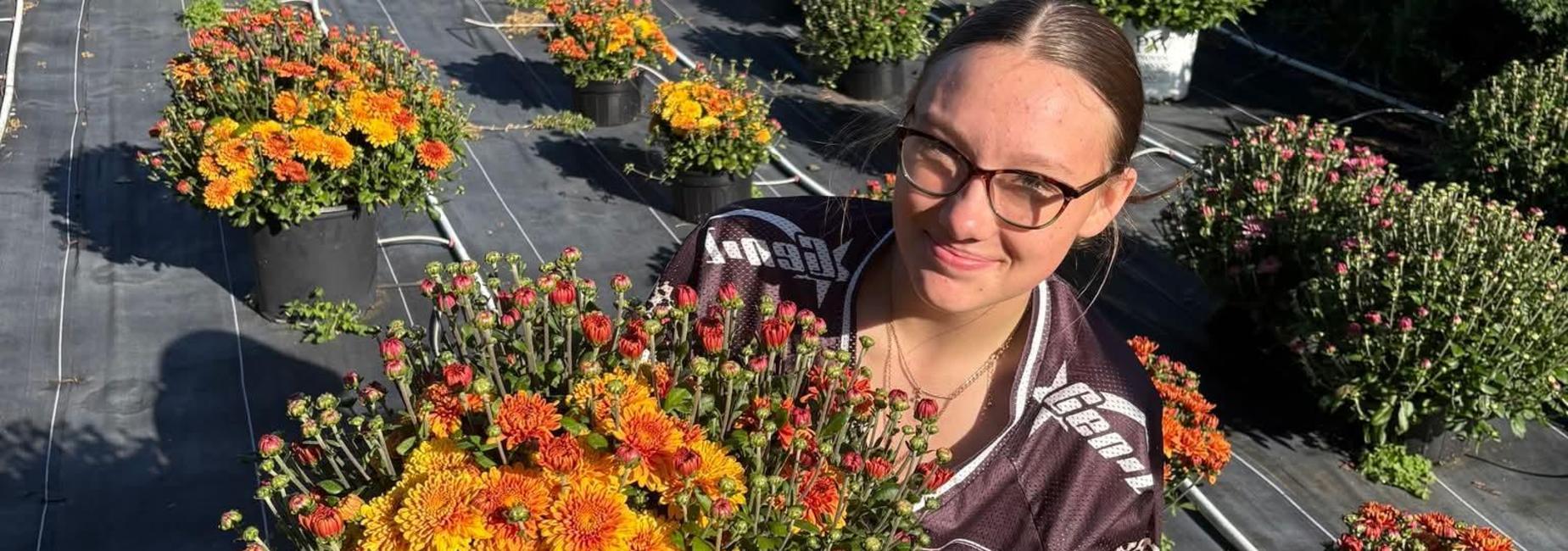MSHS Ag Student showing mums