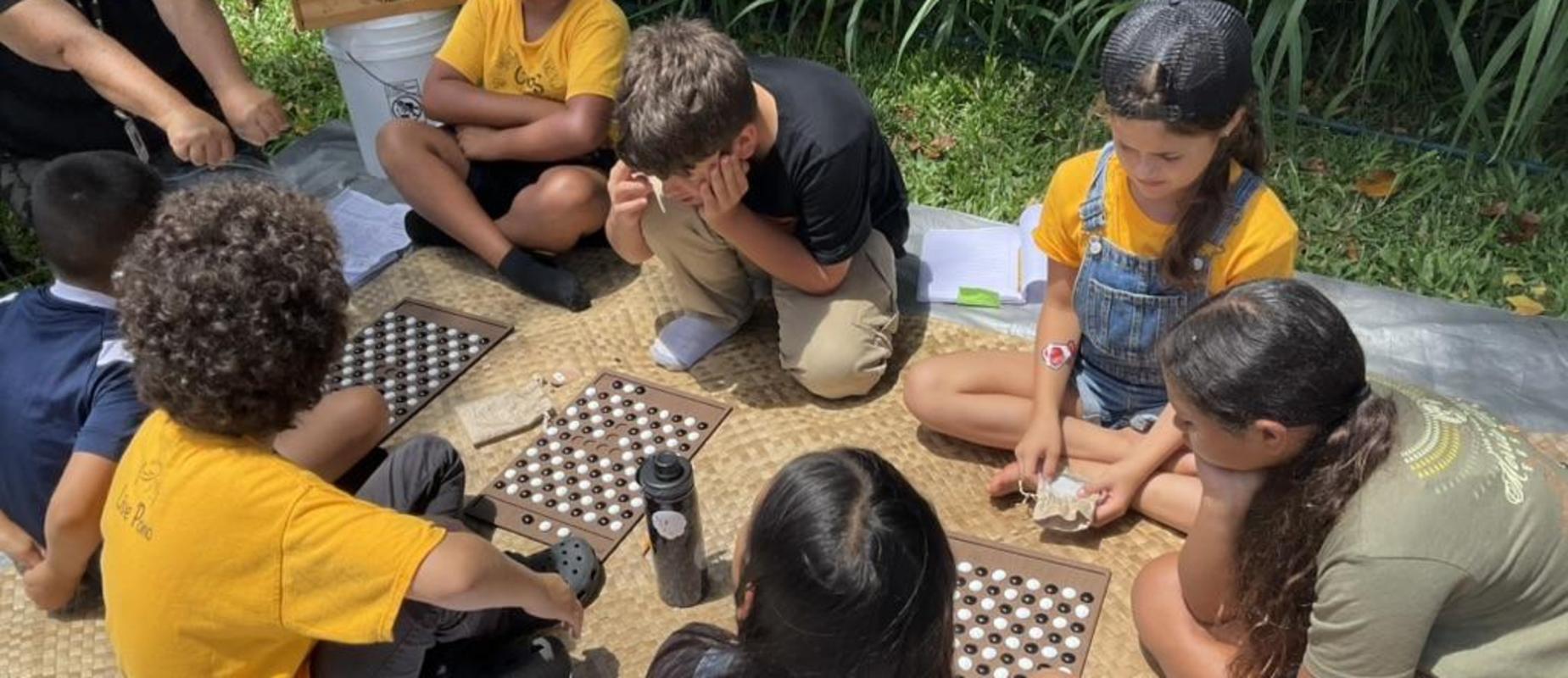 Students playing Kōnane