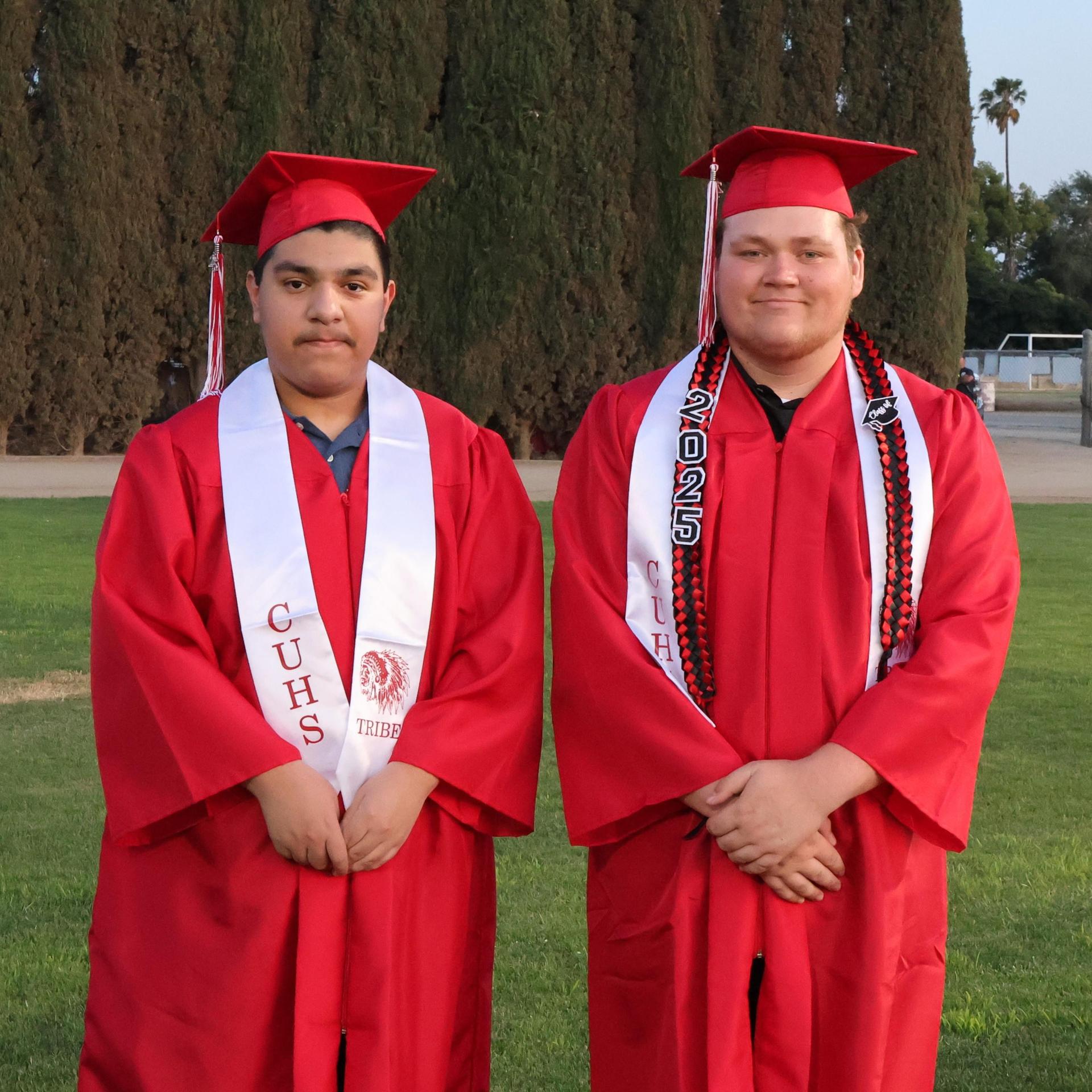 seniors posing together before walking in to graduation