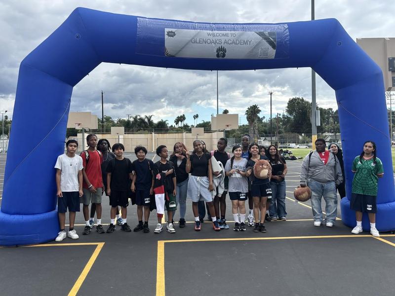 Winners of Glenoaks track meet