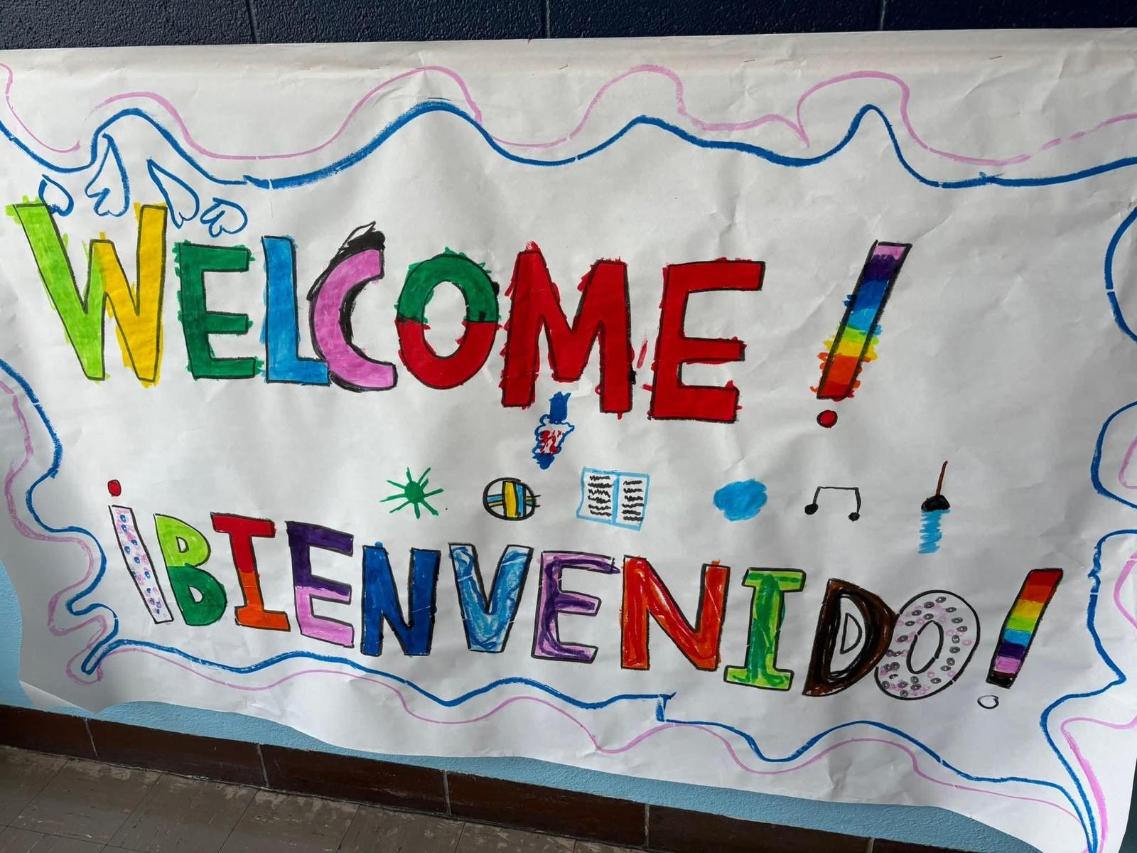 Welcome sign in English and Spanish