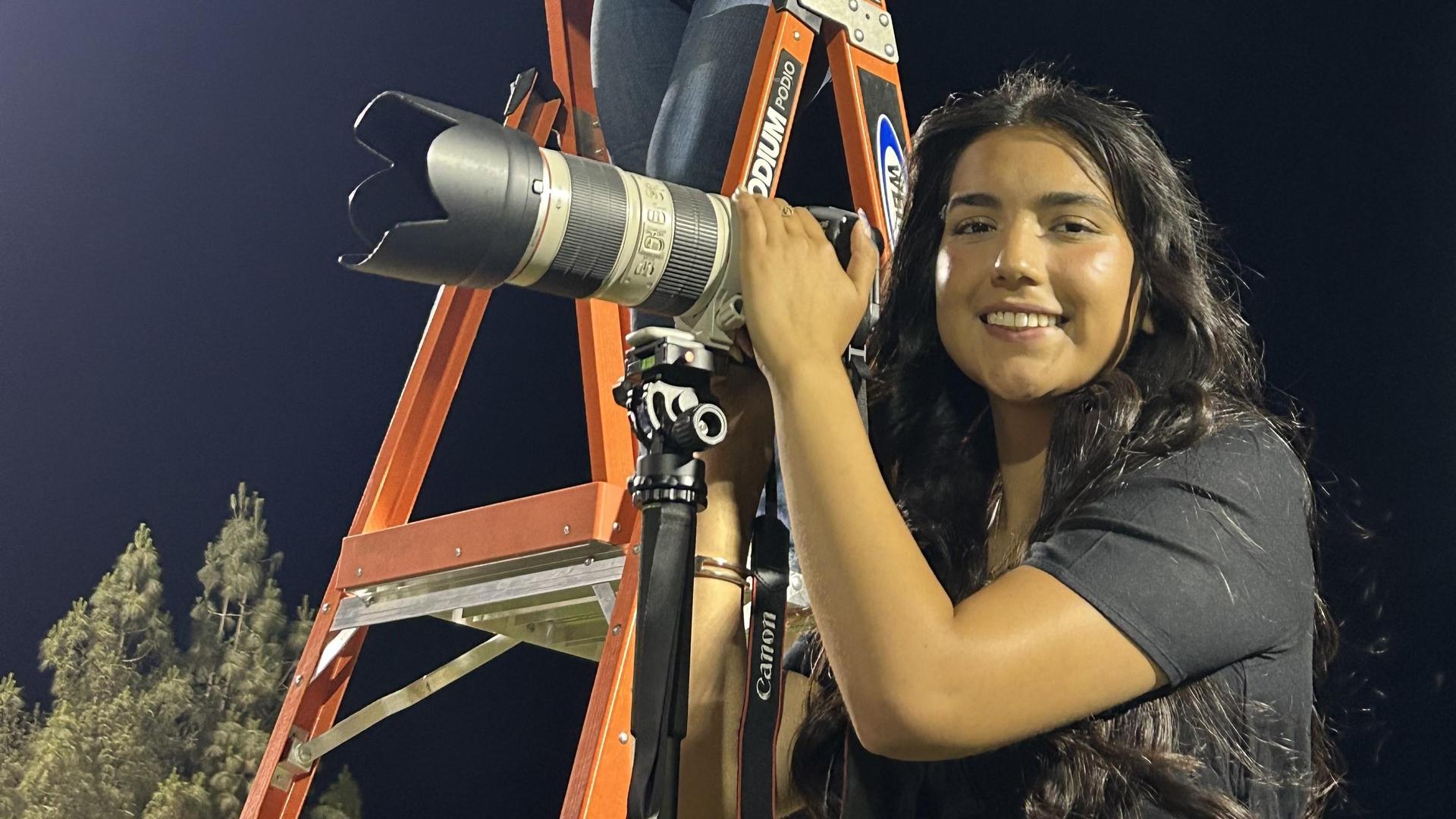 photographer Giselle Andrade posing