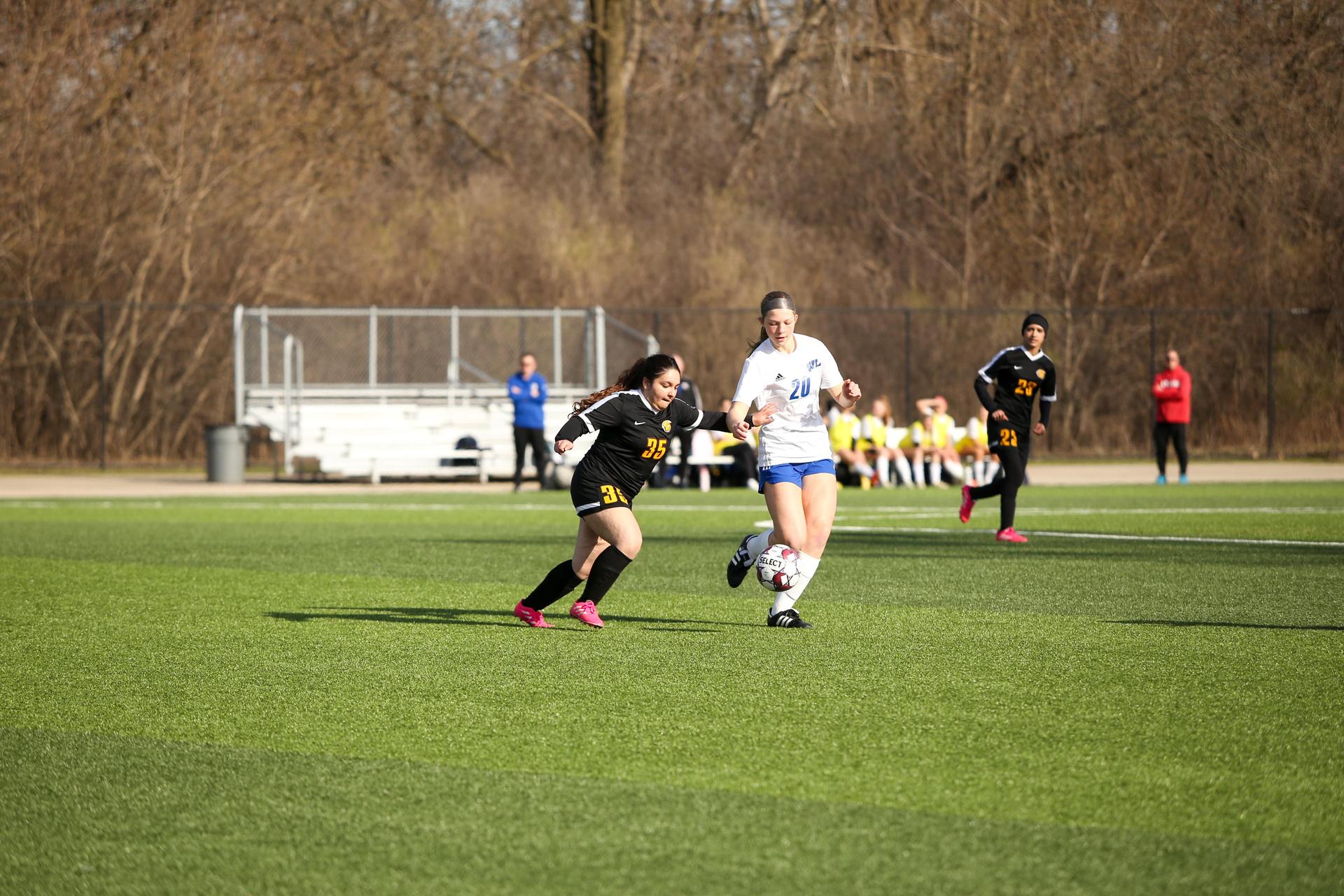 bulldog athlete running after the ball