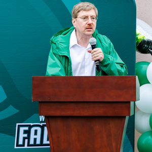BoE Trustee David Warner speaks at event