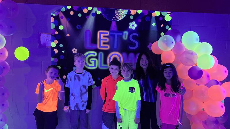 kids in neon colors at glowathon