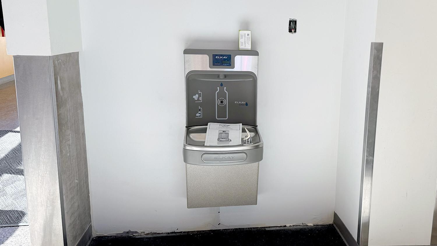 water fountain with bottle filler
