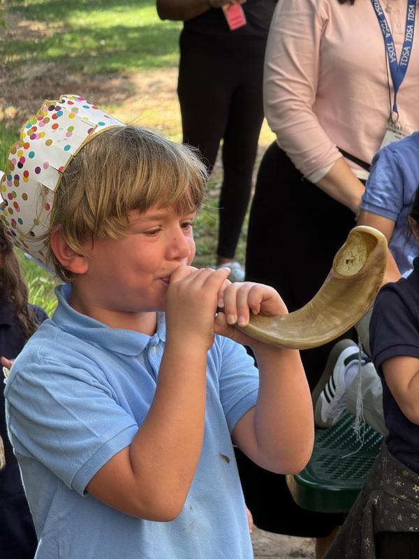 blowing the shofar
