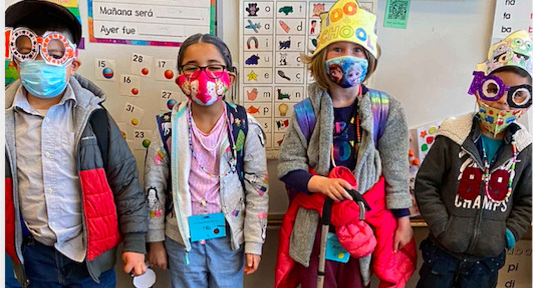 Kinder celebrando 100 días de escuela