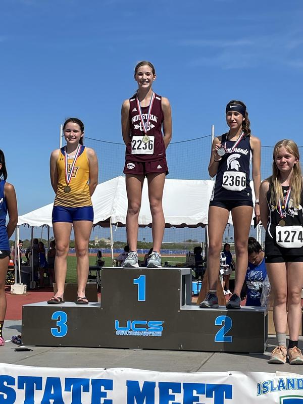 Cross Country Runner Advances to State / ¡El corredor de campo traviesa avanza al estado! Featured Photo