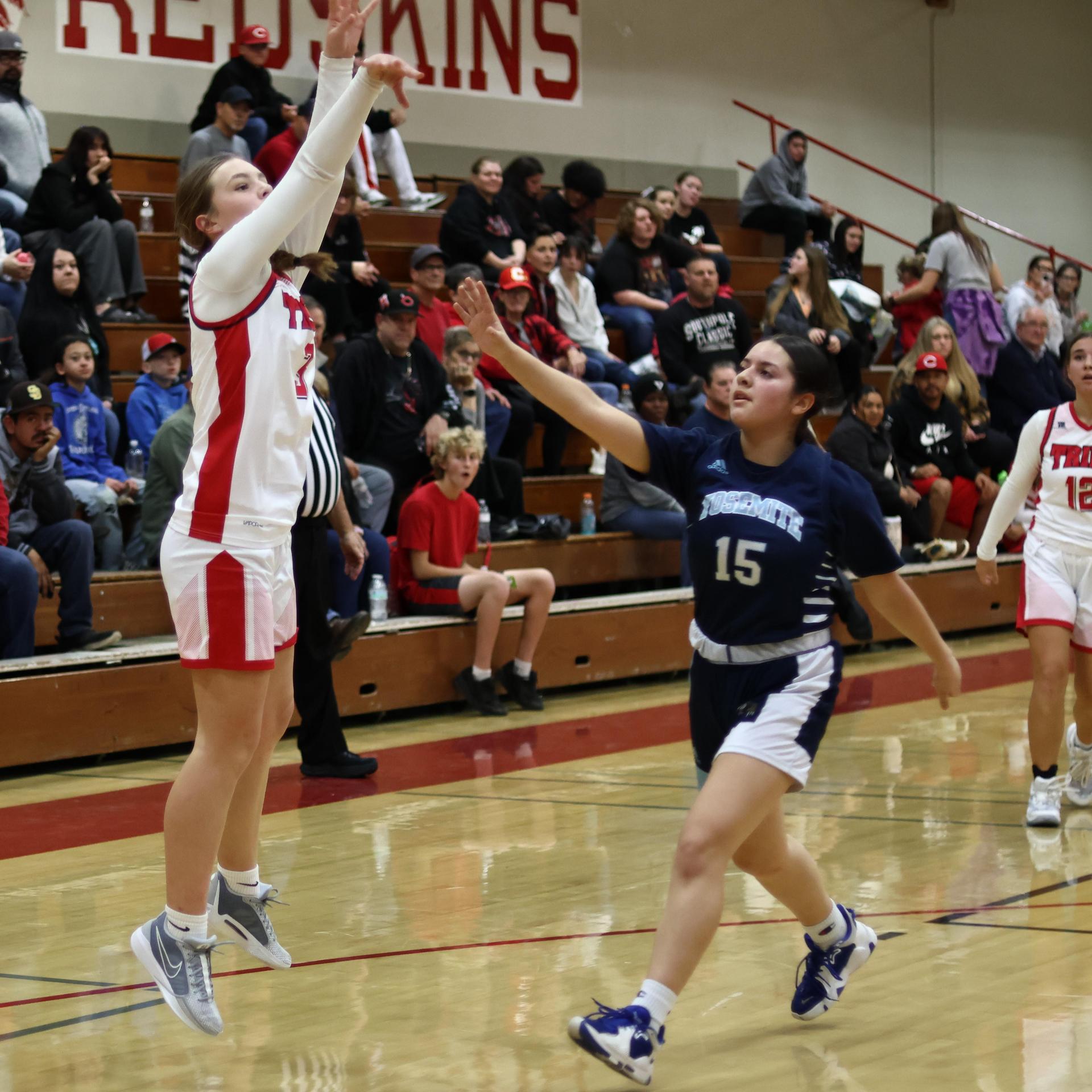 varsity girls playing against yosemite