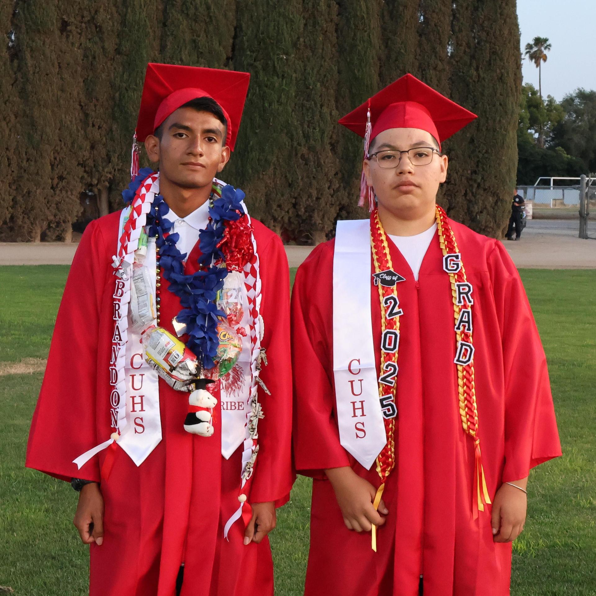 seniors posing together before walking in to graduation