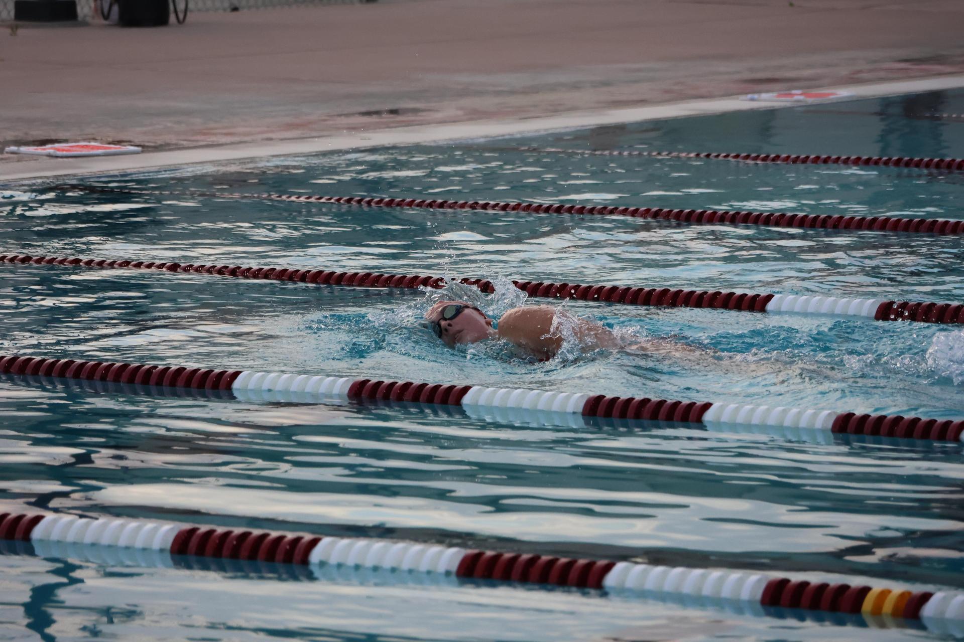 girls swimmers competing in the 400 free relay