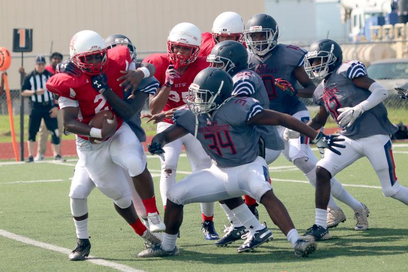 KBTW and KRHS face off on the field