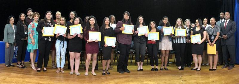 KNIT_freshmen_group_photo_042319