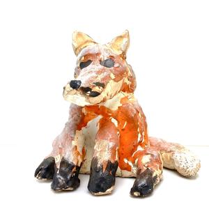 Linden's clay sculpture "Sitting Fox"