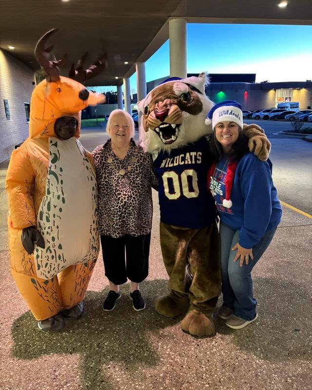 Temple HS athletics staff volunteer at Temple Senior Christmas Dinner