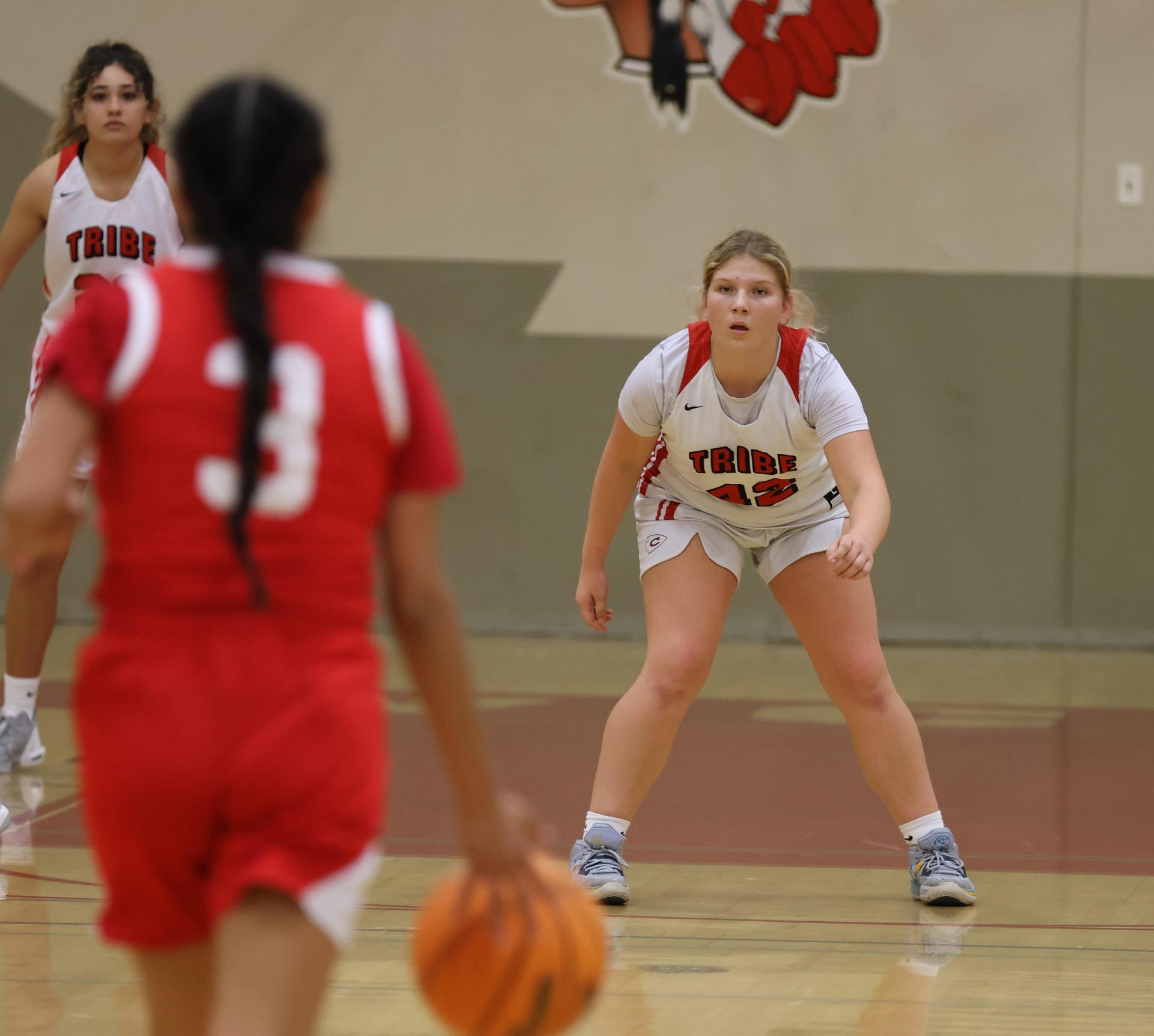 varsity girls playing basketball against mclane
