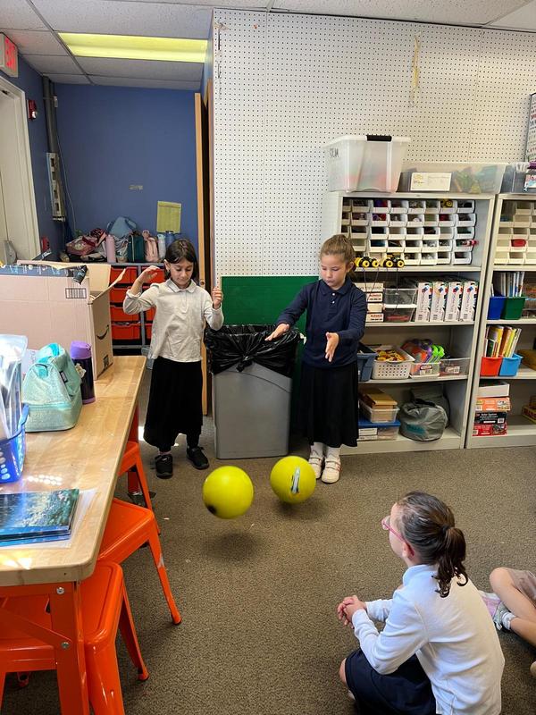 Can you tell which ball fell faster?