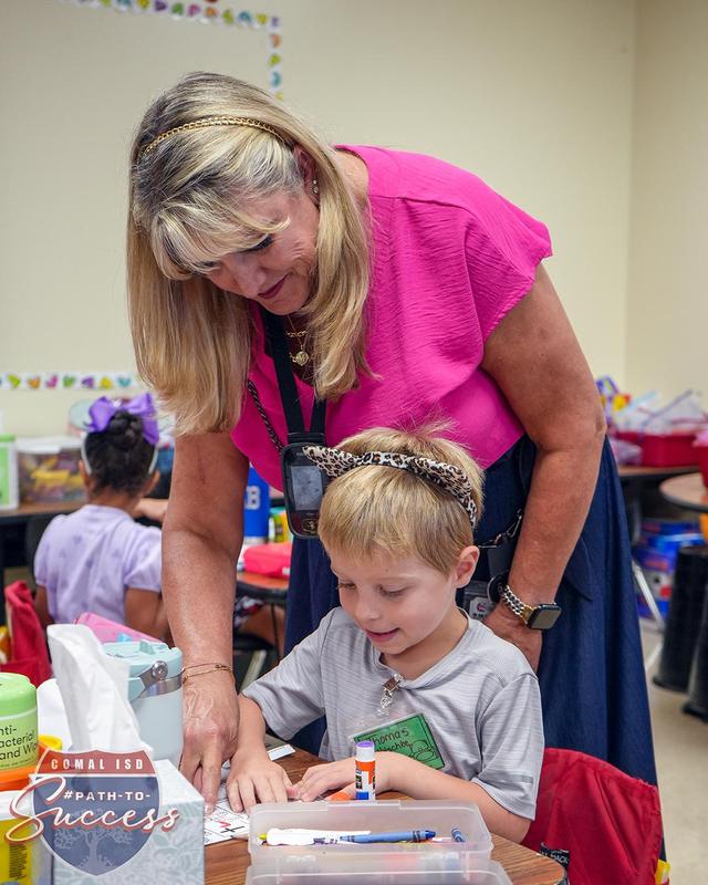 Timberwood Park Elementary teacher Marcia Pittman assisting a student with an assignment.